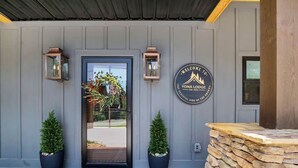 Unclassified image, 2 of 42, button - Yona Lodge - 4br Mountain Lodge, Hottub, Golf (Townsend)