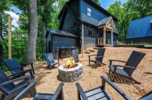 Property grounds - Private Mountain Lodge - Glow Pool + Mountain Views + Game Rooms (Sevierville)