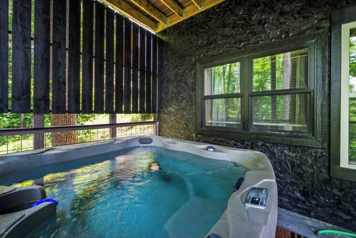 Outdoor spa tub