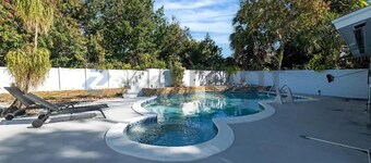 Private Poolside Guesthouse Near Downtown Tampa & Armature Works