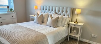 The Kintyre - stylish beach apartment