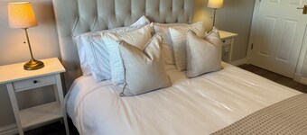 The Kintyre - stylish beach apartment