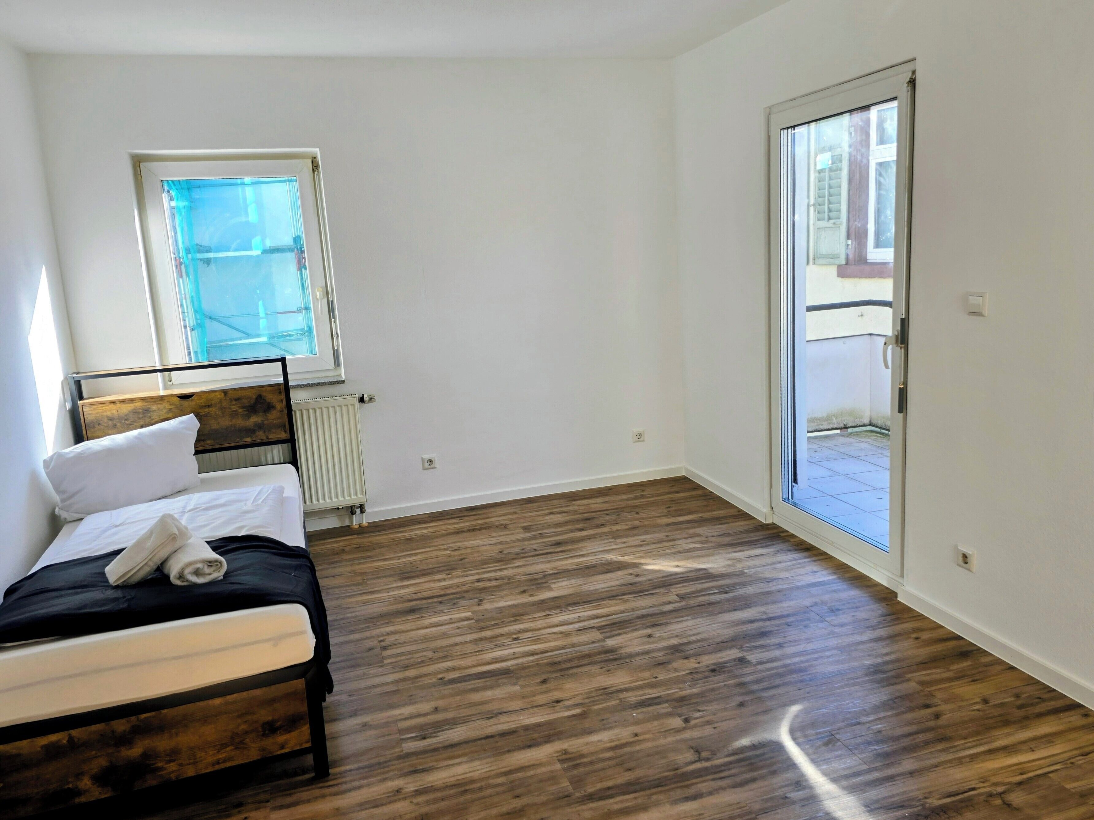 5 bedrooms, WiFi, bed sheets