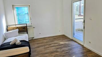 5 bedrooms, WiFi, bed sheets