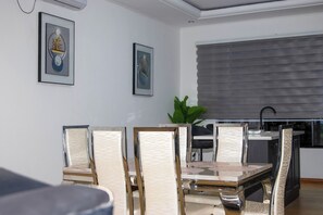 Dining - k& k Luxurious Landing (Limbe)