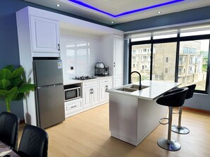 Apartemen, balkon, pemandangan samudra | Dapur pribadi