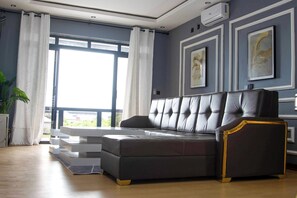 Apartment, Balkon, Meerblick | Innenbereich