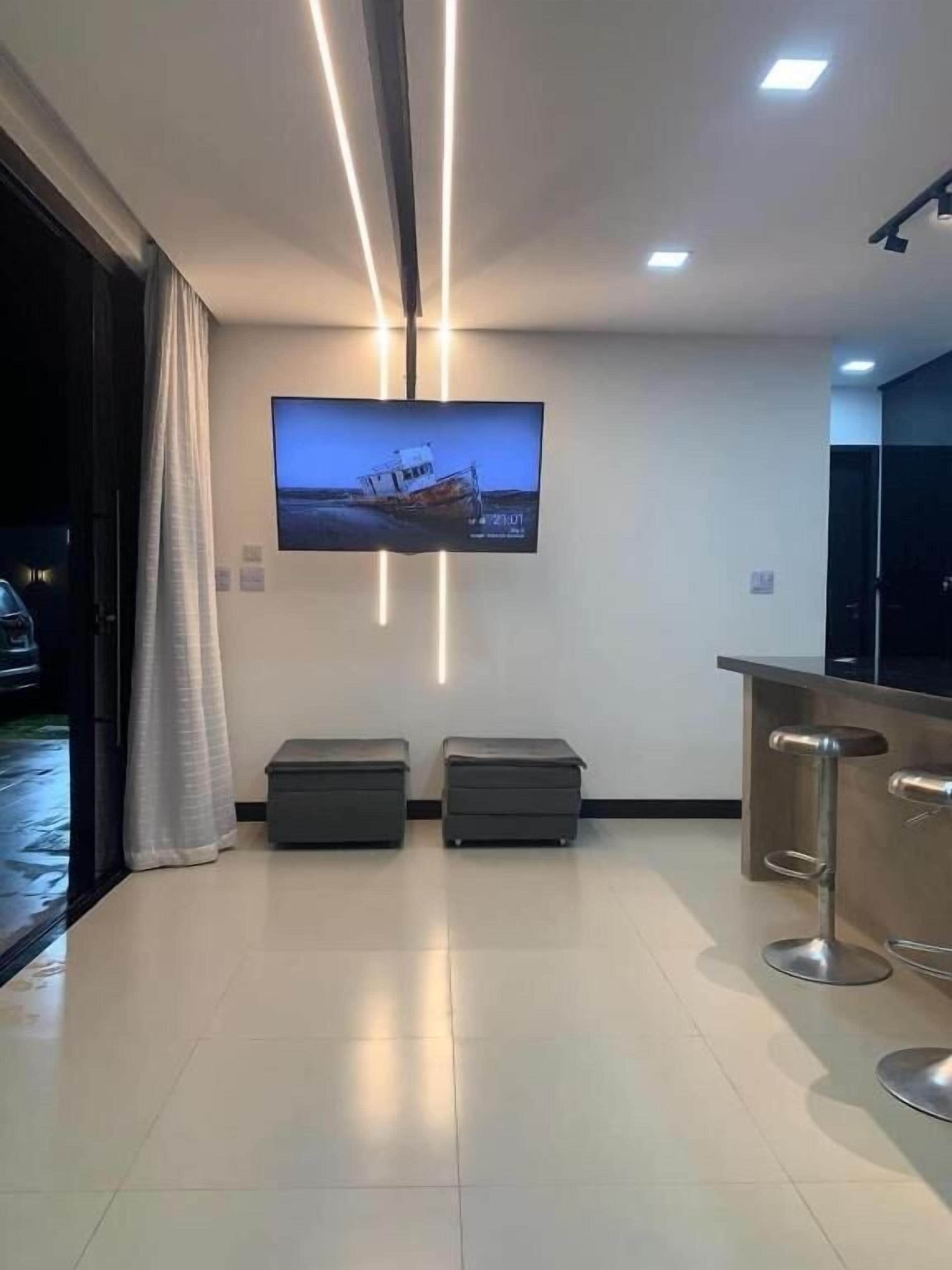 Nhà, quang cảnh hồ bơi | Nội thất