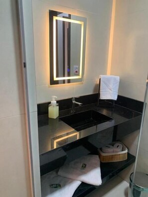 Ferienhaus, Poolblick | Badezimmer