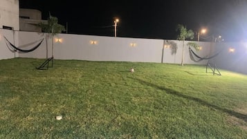 Nhà, quang cảnh hồ bơi | Khuôn viên nơi lưu trú