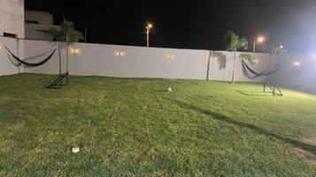Casa, vista para a piscina | Área da propriedade
