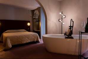 Estudi en suite júnior, banyera, vistes a la ciutat