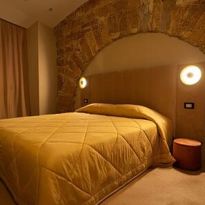 Habitación superior | Ropa de cama hipoalergénica, minibar, caja fuerte