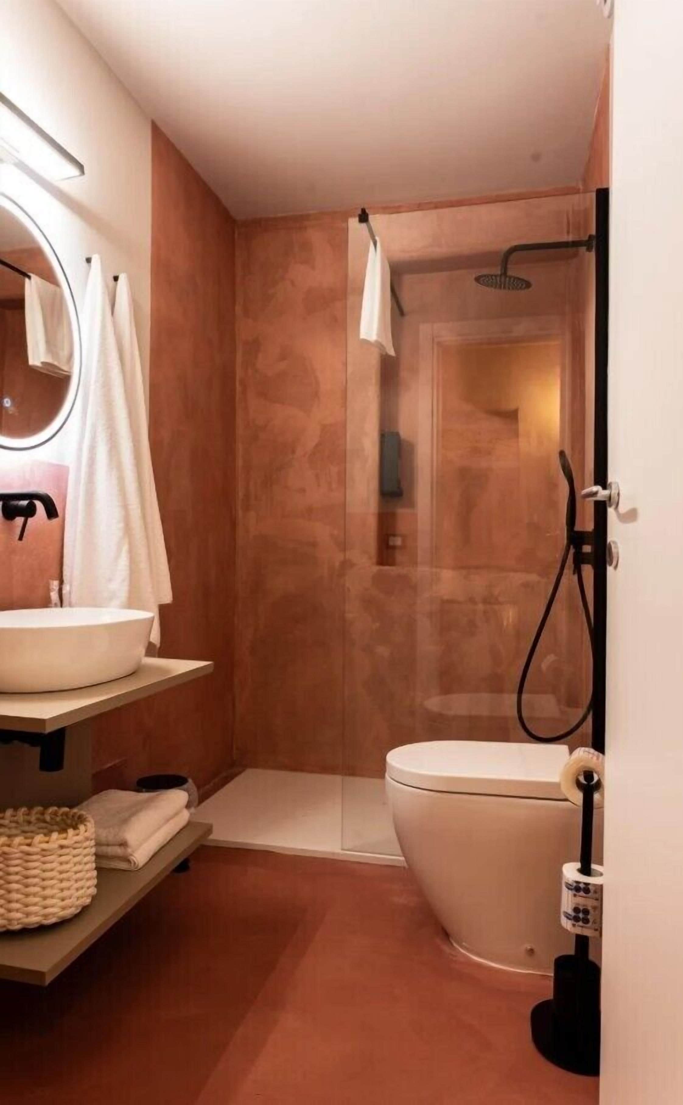 Junior Studio Suite, Bathtub | Bathroom | Hair dryer, slippers, towels, soap