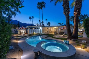 A heated pool - Mid-Century Oasis – Palm Springs Pool Retreat (Palm Springs)