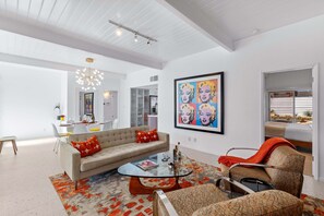 Interior - Mid-Century Oasis – Palm Springs Pool Retreat (Palm Springs)