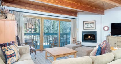 Spacious 2 Bedroom Condo Steps to Downtown