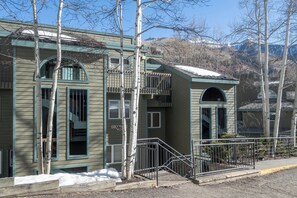 Exterior - Spacious 2 Bedroom Condo Steps to Downtown (Telluride)