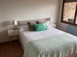 2 habitaciones, tabla de planchar con plancha, wifi y ropa de cama 