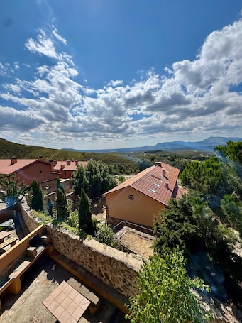 Terrace/patio. Apartment in Berzosa del Lozoya with beautiful views