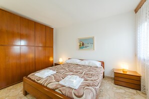 Superior Apartment, City View | Down duvets, desk, bed sheets - La Casa di Giulio - Murano Faro & Wi-Fi (Venice)