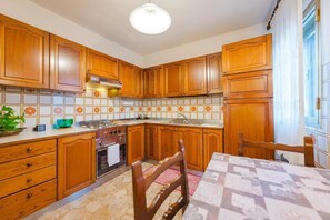 Superior Apartment, City View | Private kitchen - La Casa di Giulio - Murano Faro & Wi-Fi (Venezia)