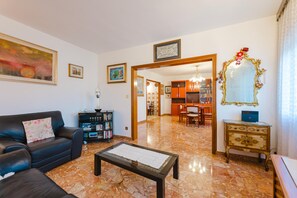 Superior Apartment, City View | Living area - La Casa di Giulio - Murano Faro & Wi-Fi (Venezia)
