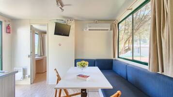 Mobile Home | Living room