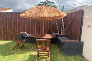 Outdoor dining - Vrbo Property (Dolus-d'Oléron)