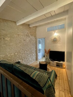 Living area - Vrbo Property (Dolus-d'Oléron)