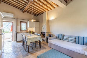 Appartement, 1 chambre | Coin séjour