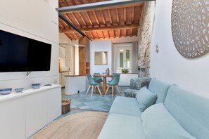 Departamento urbano, 1 habitación, vista a la ciudad | Área de sala de estar