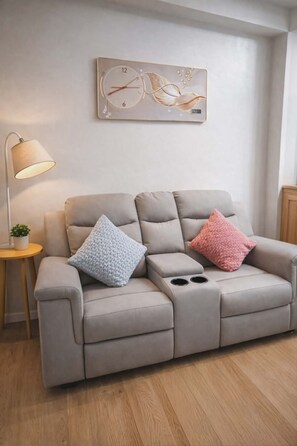 Signature Studio, 1 Queen Bed, Air conditioning, City View | Living area | 32-inch Smart TV with digital channels - Peaceful Staycation Studio (Pasay)
