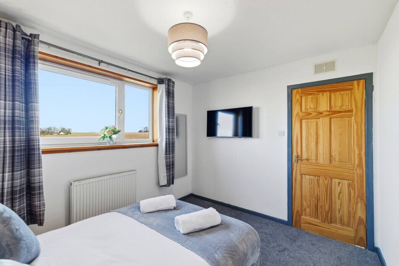 2 bedrooms, desk, iron/ironing board, travel cot