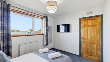 2 bedrooms, desk, iron/ironing board, travel cot