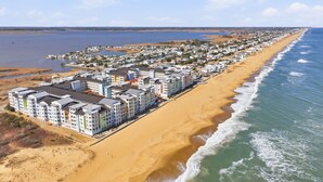 On the beach - Dunesaglow - Bay View and Sunsets! (Virginia Beach)
