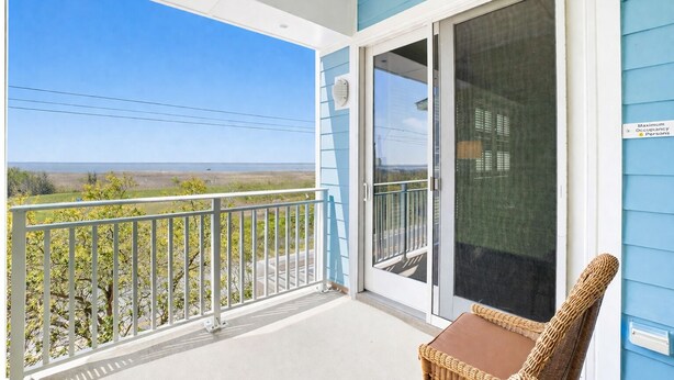 Terrace/patio - Dunesaglow - Bay View and Sunsets! (Virginia Beach)
