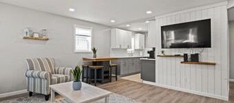 Spacious 4 Bedroom Home • Sleeps 8 • Private Yard • Near Hopitals • FREE Parking