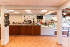 Mobile Home | Dining - Mobile Home in the Adriano Family Camping Village (Ravenna)