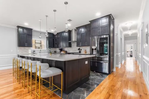 Luxury Spacious 4BR Sleeps 12 Near NYC with High Tech Features