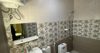 Tranquil 1-bedroom bed & breakfast with AC in Wilayat Al Hamra
