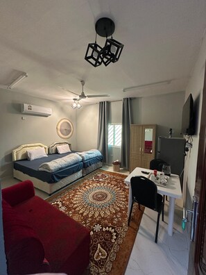 1 habitación, tabla de planchar con plancha y wifi 