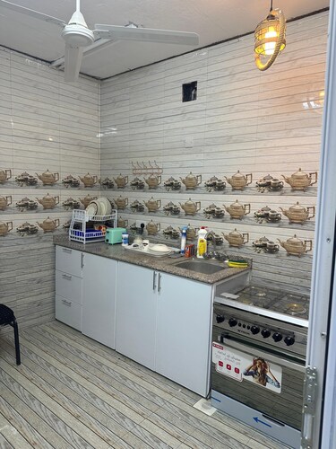 Lovely 1-bedroom bed & breakfast with AC in Wilayat Al Hamra
