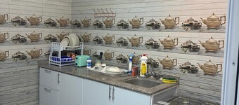 Lovely 1-bedroom bed & breakfast with AC in Wilayat Al Hamra