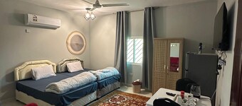 Cozy 1-bedroom bed & breakfast in charming Wilayat Al Hamra with AC