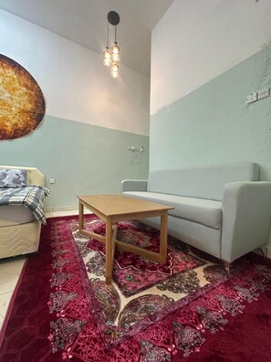 Living area - Cozy 1-bedroom bed & breakfast in tranquil Wilayat Al Hamra (Wilayat Al Hamra)