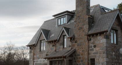 Faunoran - A designer house neighbour to Balmoral Castle