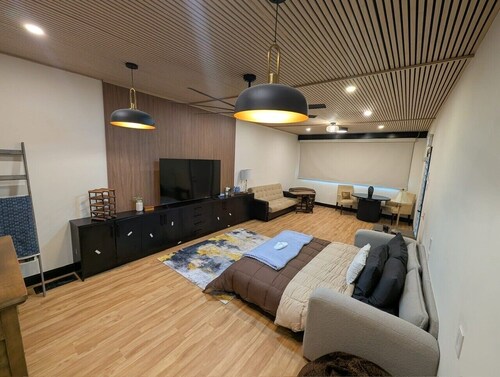 Spacious Renovated Suite Lincoln Beamsville - Modern Rustic