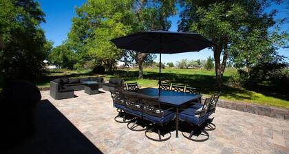 Peaceful Farmhouse Retreat - Hot Tub - Sleeps 15