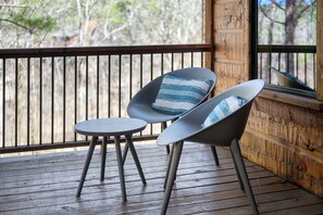 Property grounds - Luxury Cabin, Hot-Tub, Walk To Restaurants, EV Charger, Game room, Privacy (Broken Bow)